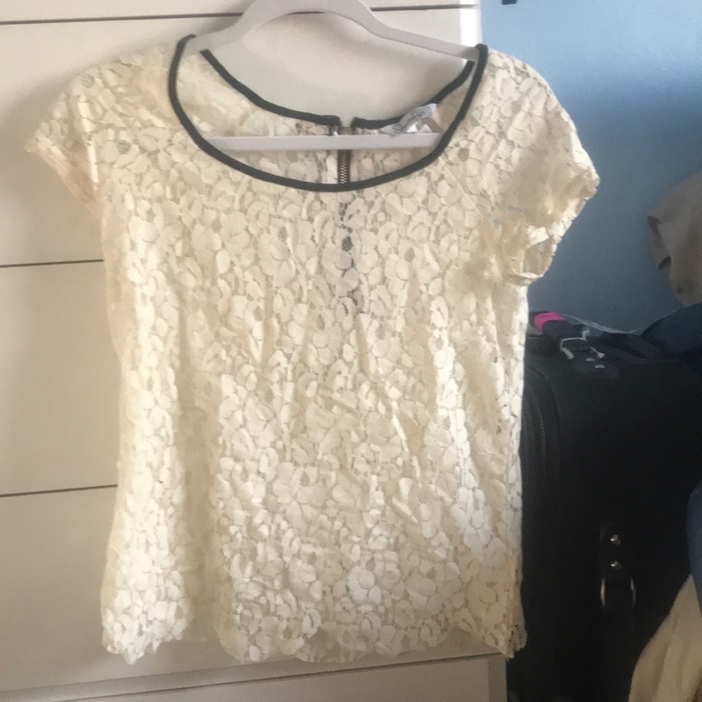 Cute lace Tee with back zipper detail
